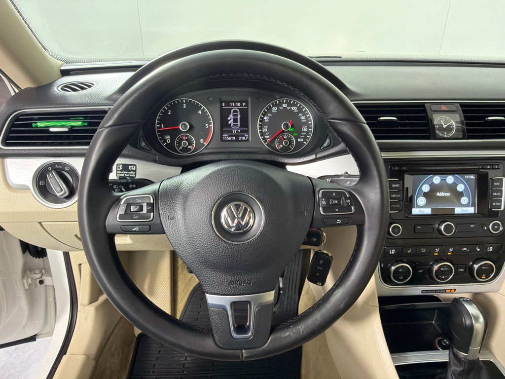 2012 Volkswagen Passat Image 15