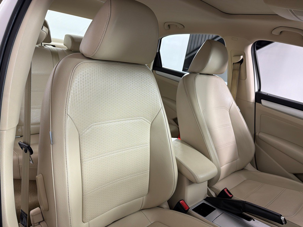 2012 Volkswagen Passat Image 23