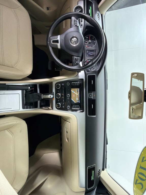 2012 Volkswagen Passat Image 24