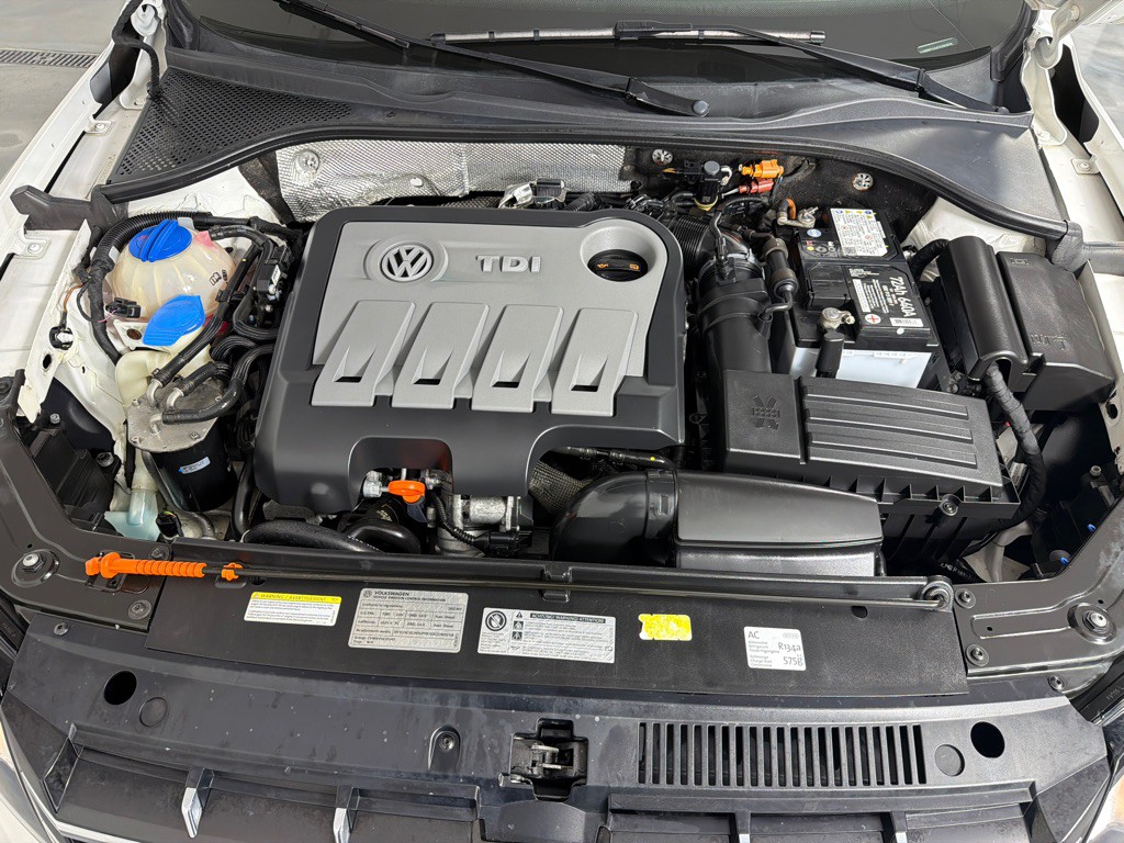 2012 Volkswagen Passat Image 25
