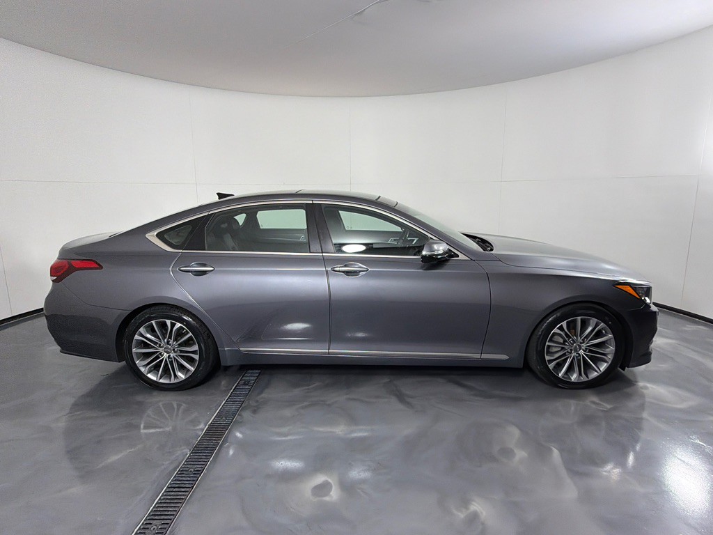 2016 Hyundai Genesis Image 4