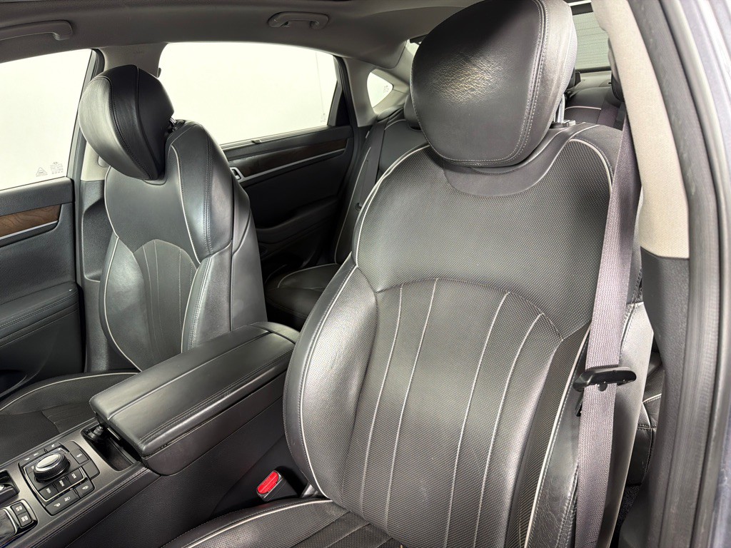 2016 Hyundai Genesis Image 10