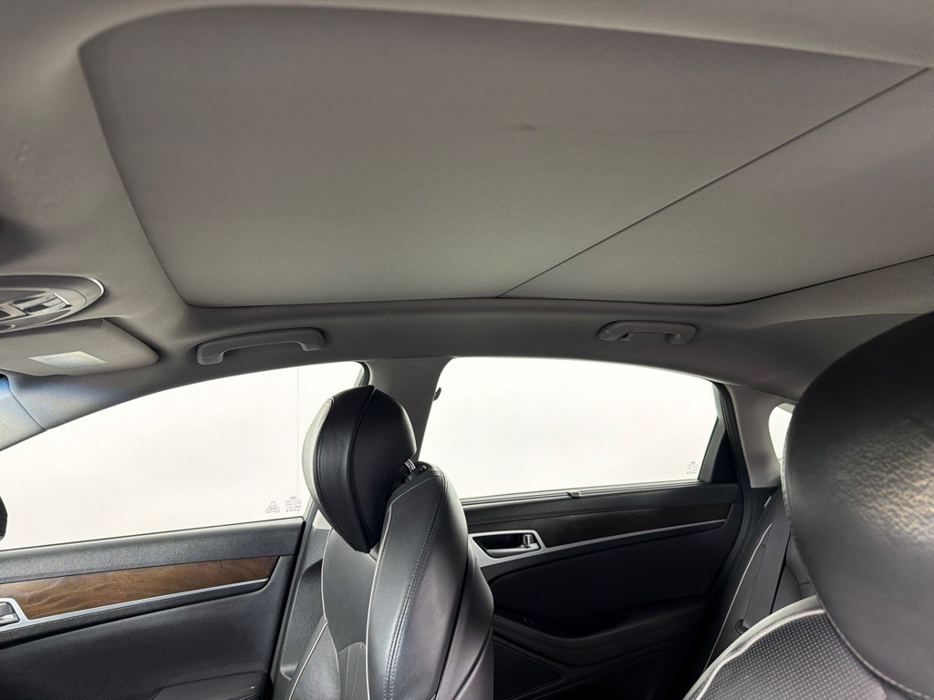 2016 Hyundai Genesis Image 11