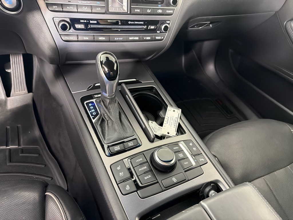 2016 Hyundai Genesis Image 15
