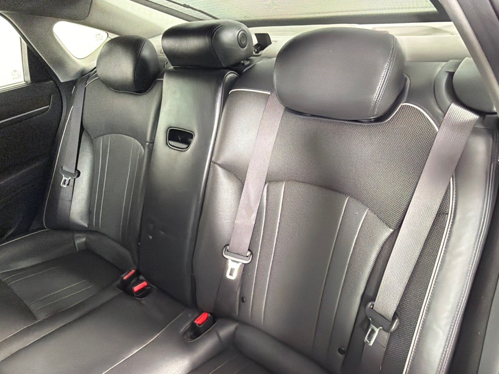 2016 Hyundai Genesis Image 17