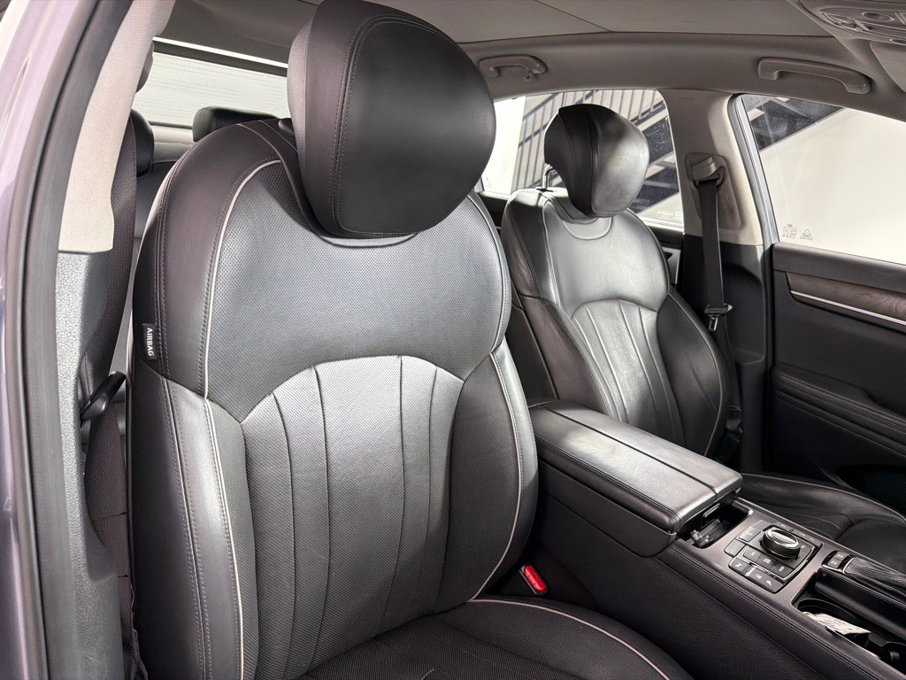 2016 Hyundai Genesis Image 21