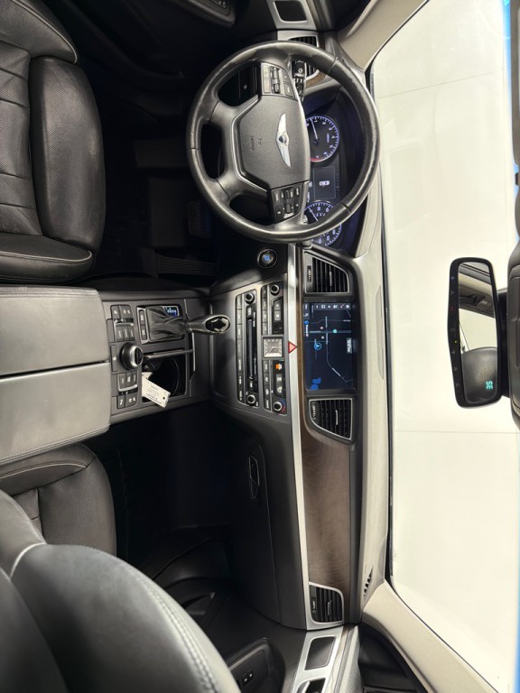 2016 Hyundai Genesis Image 22