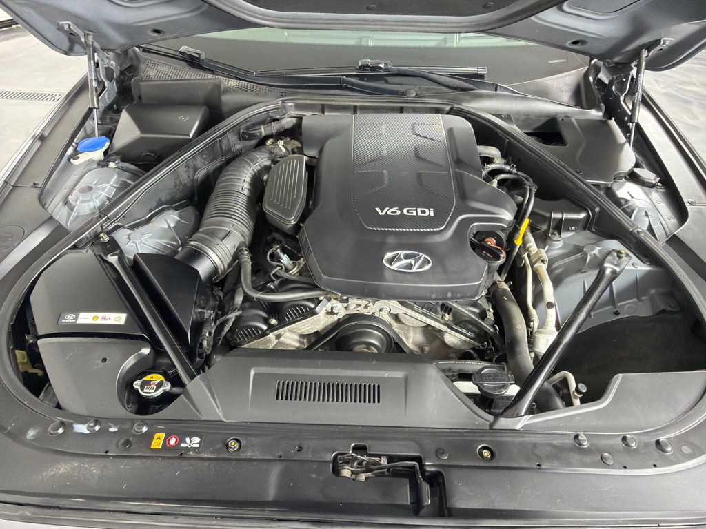 2016 Hyundai Genesis Image 23