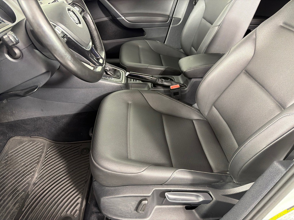 2016 Volkswagen Golf Image 12