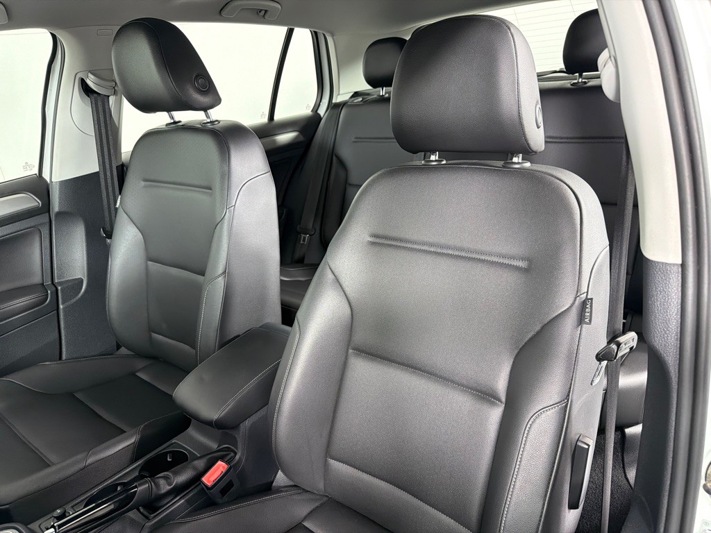 2016 Volkswagen Golf Image 13