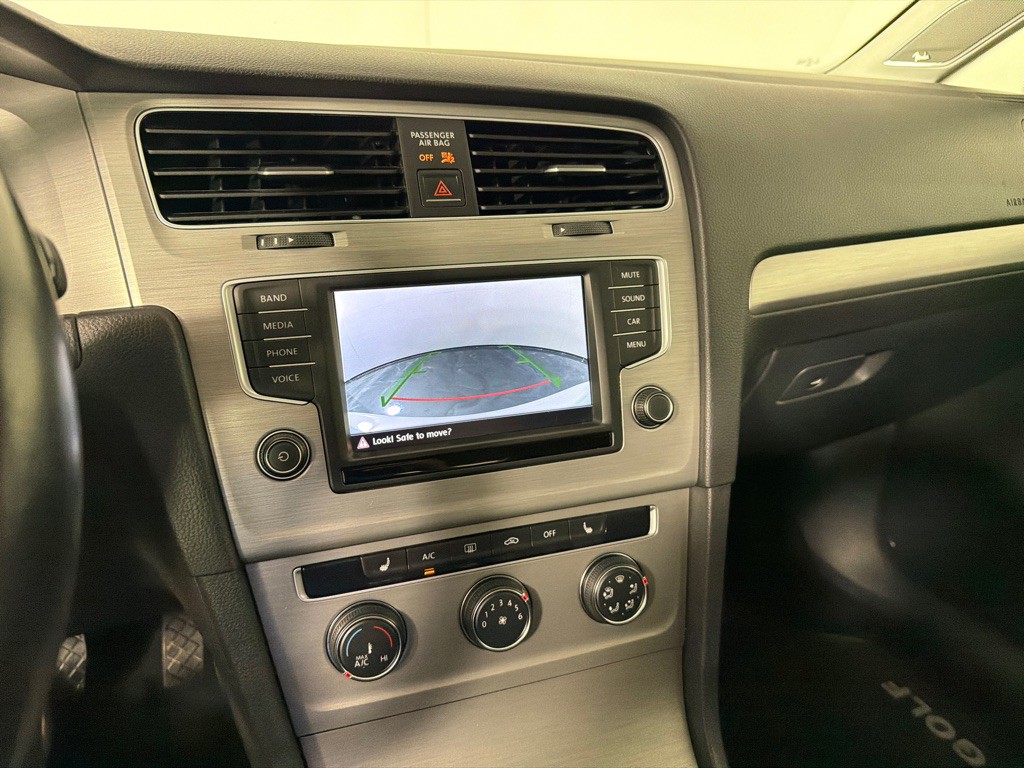 2016 Volkswagen Golf Image 17