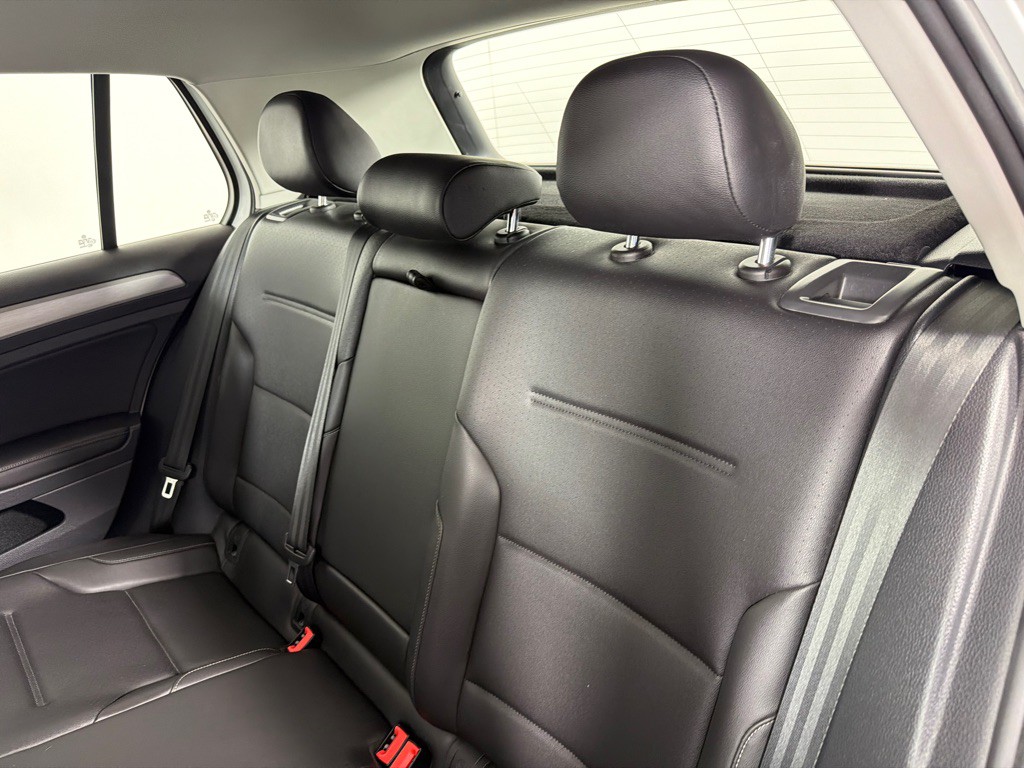 2016 Volkswagen Golf Image 20