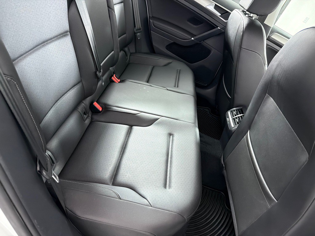 2016 Volkswagen Golf Image 21