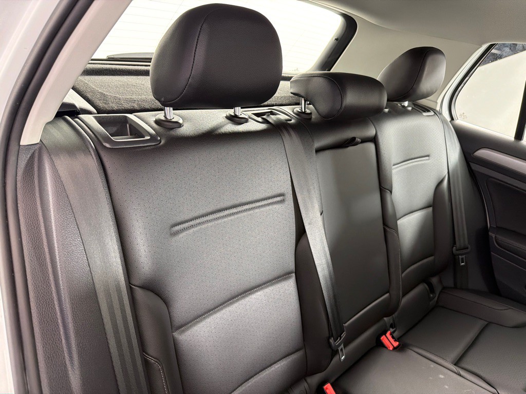 2016 Volkswagen Golf Image 22