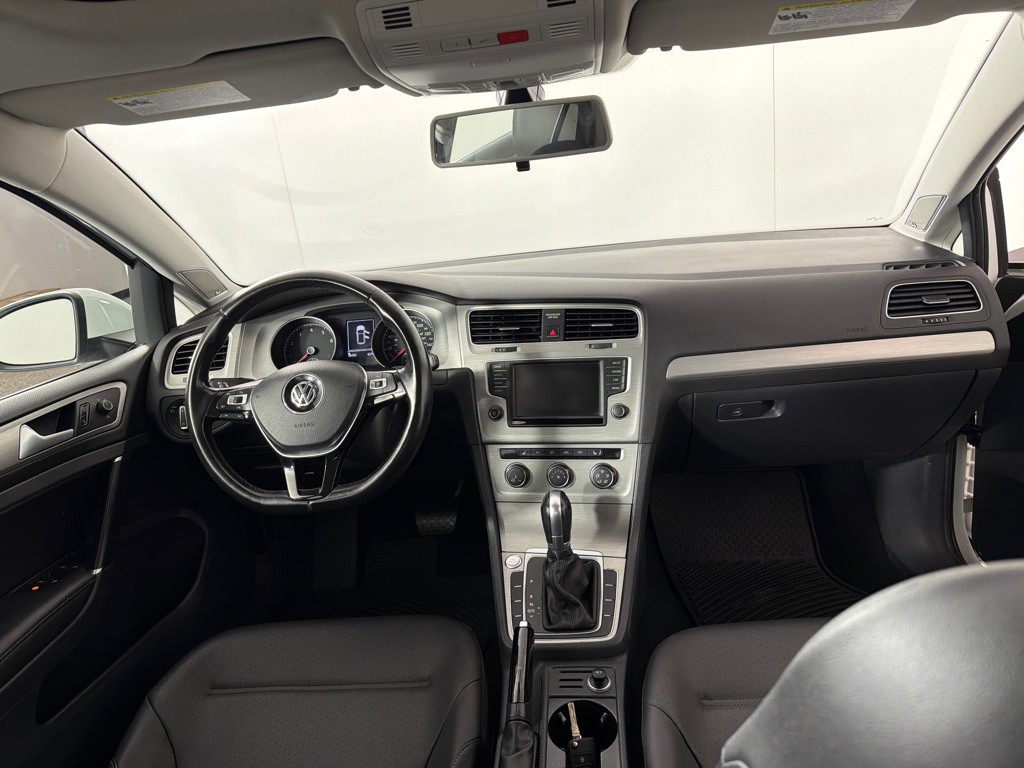 2016 Volkswagen Golf Image 25