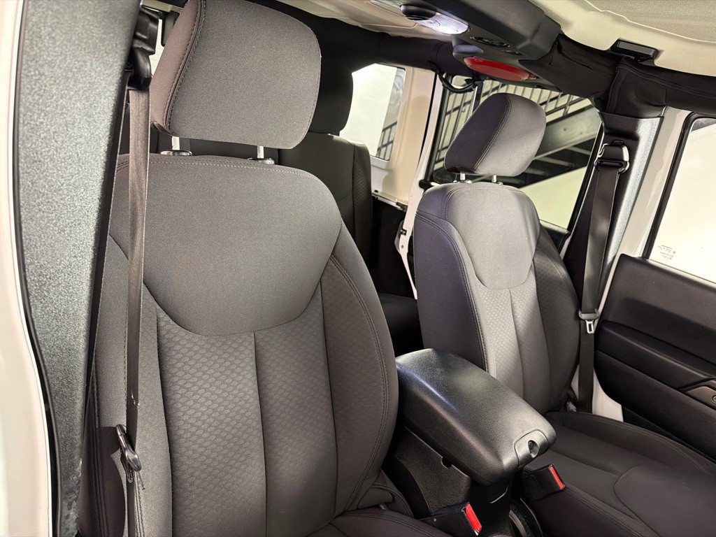 2013 Jeep Wrangler Unlimited Image 23