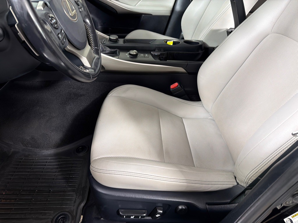 2015 Lexus IS Image 10
