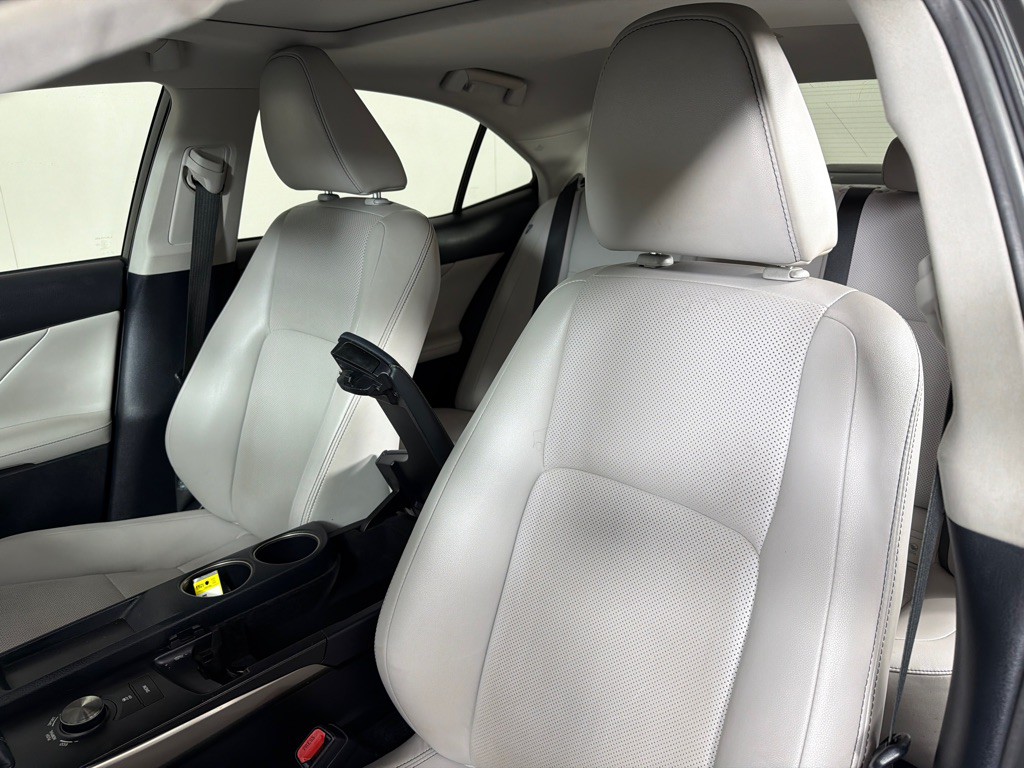 2015 Lexus IS Image 11