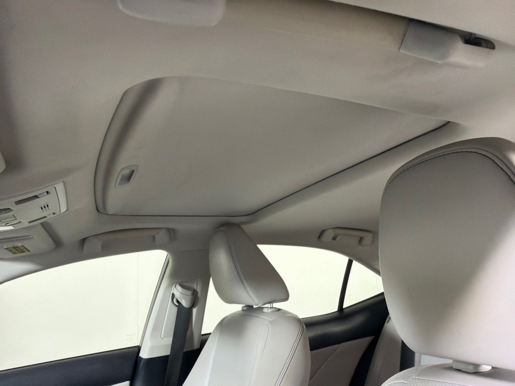 2015 Lexus IS Image 12