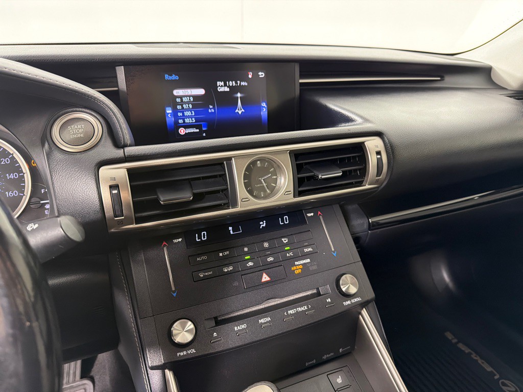 2015 Lexus IS Image 14