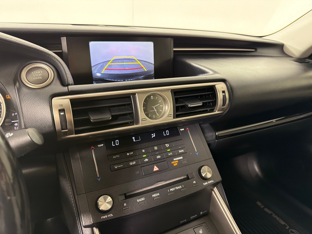 2015 Lexus IS Image 15