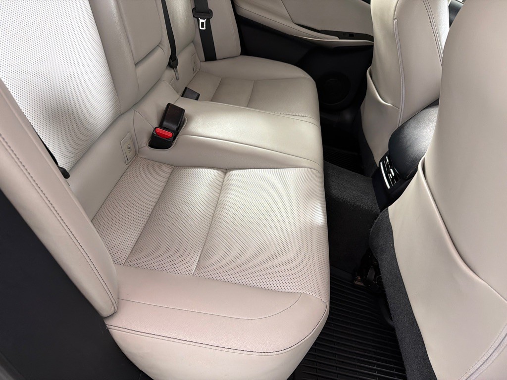 2015 Lexus IS Image 19