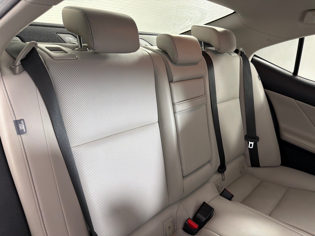 2015 Lexus IS Image 20