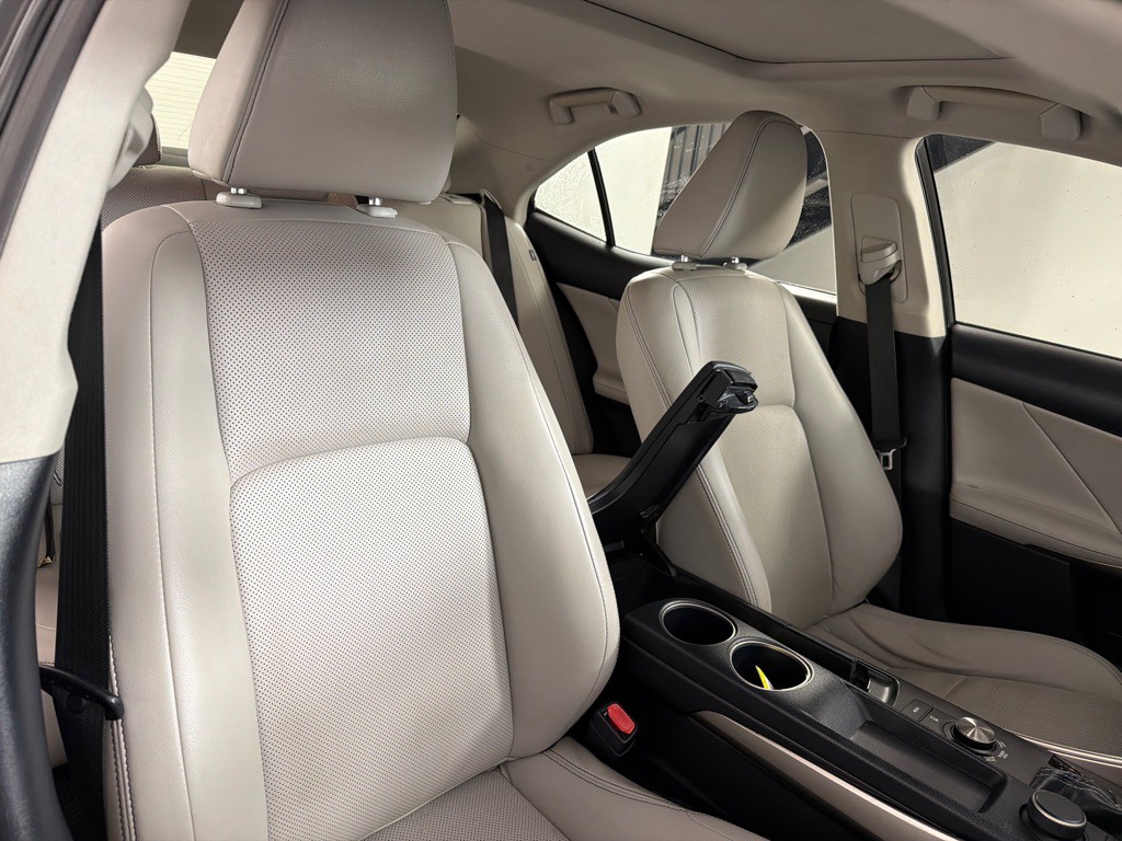 2015 Lexus IS Image 22