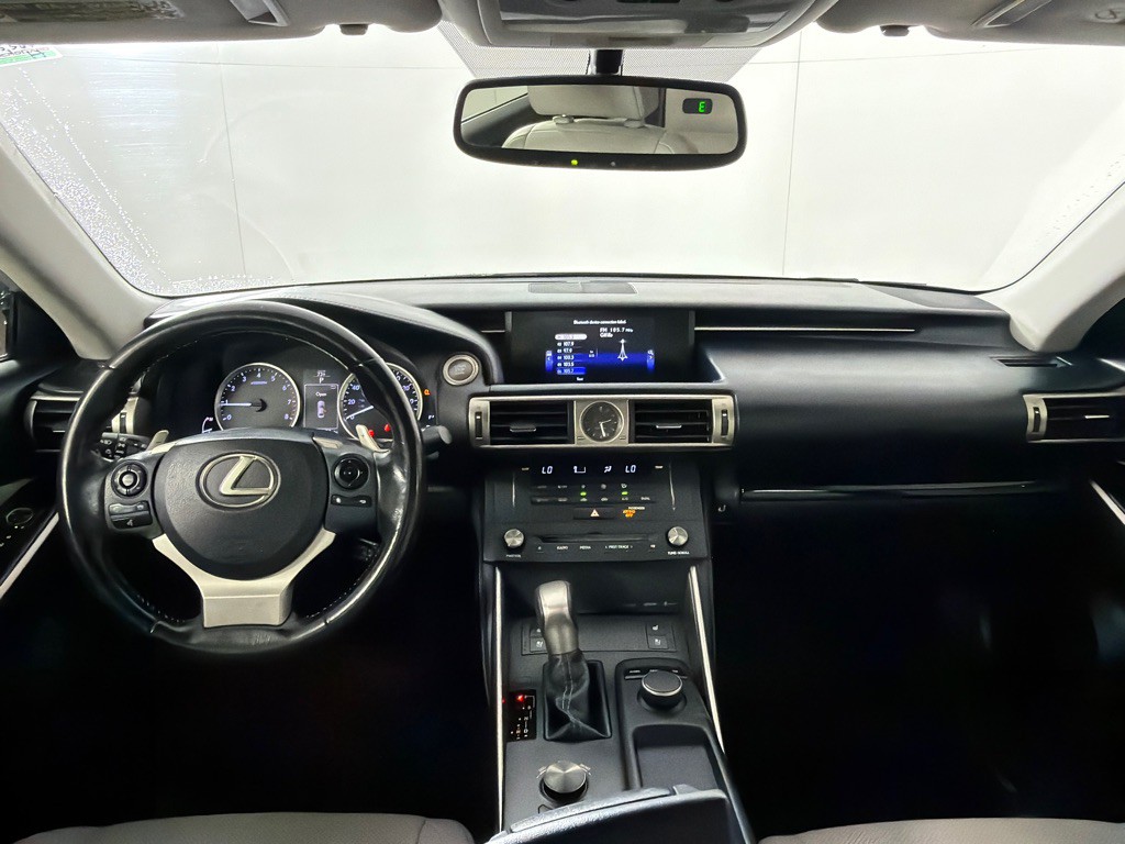 2015 Lexus IS Image 23