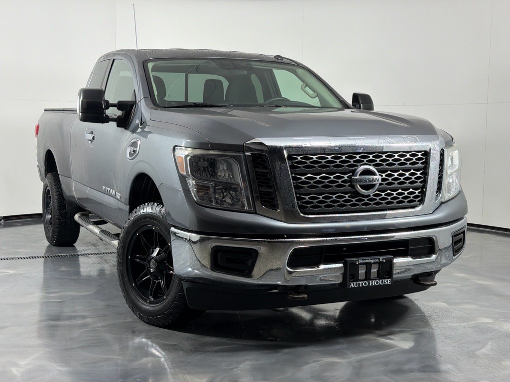 2017 Nissan Titan Image 2