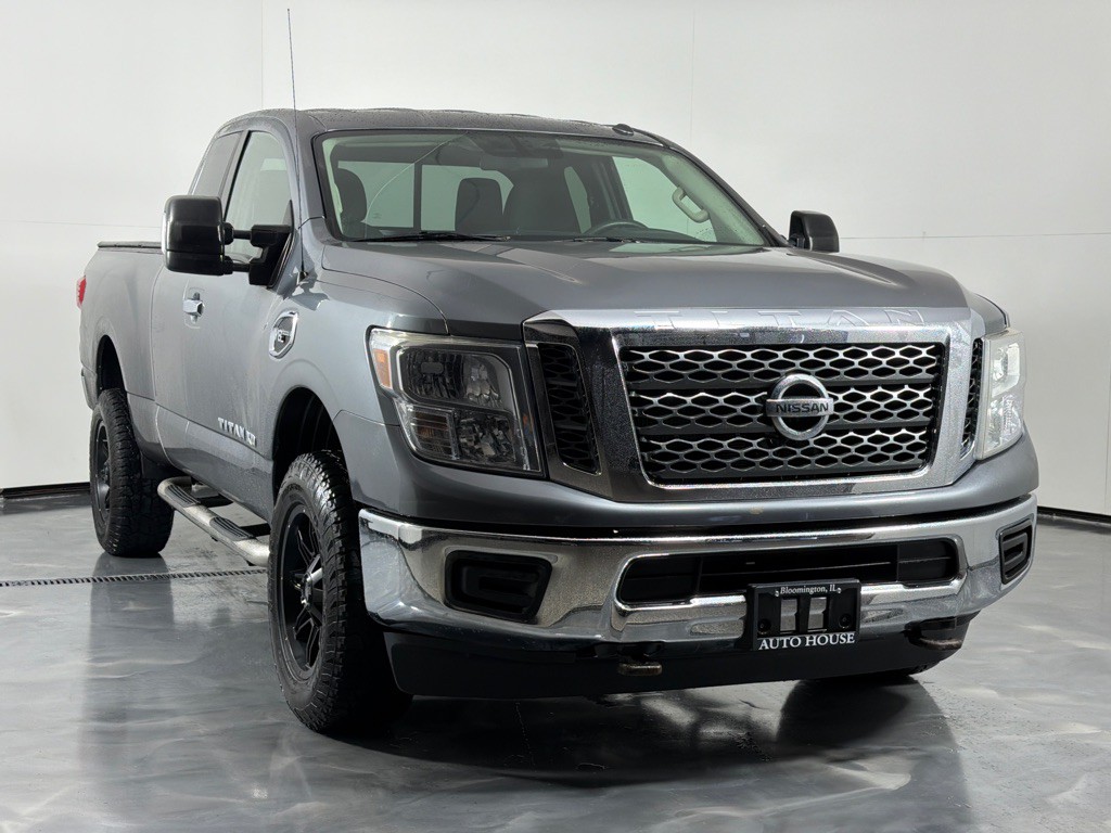 2017 Nissan Titan Image 3