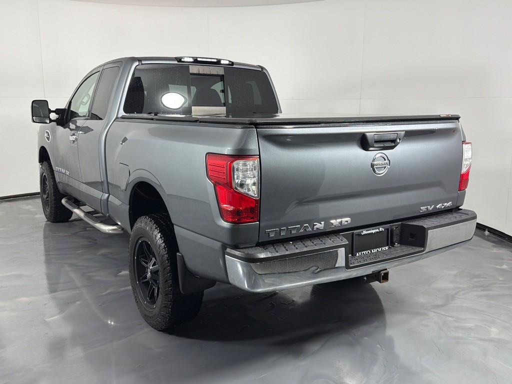2017 Nissan Titan Image 5