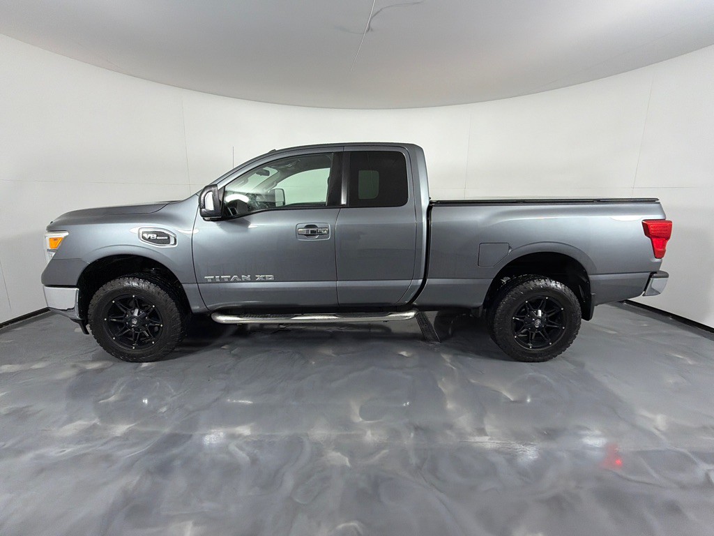 2017 Nissan Titan Image 6