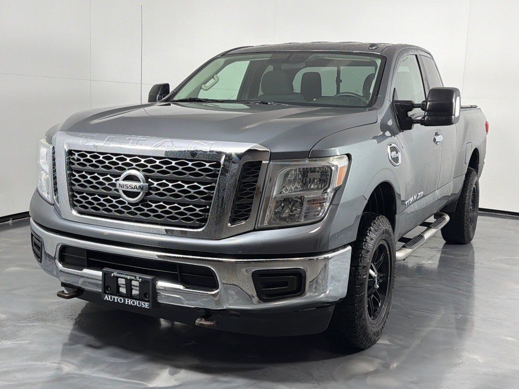 2017 Nissan Titan Image 8
