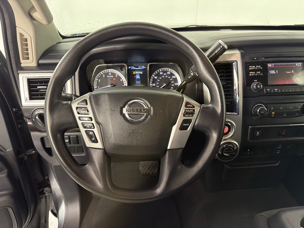 2017 Nissan Titan Image 12