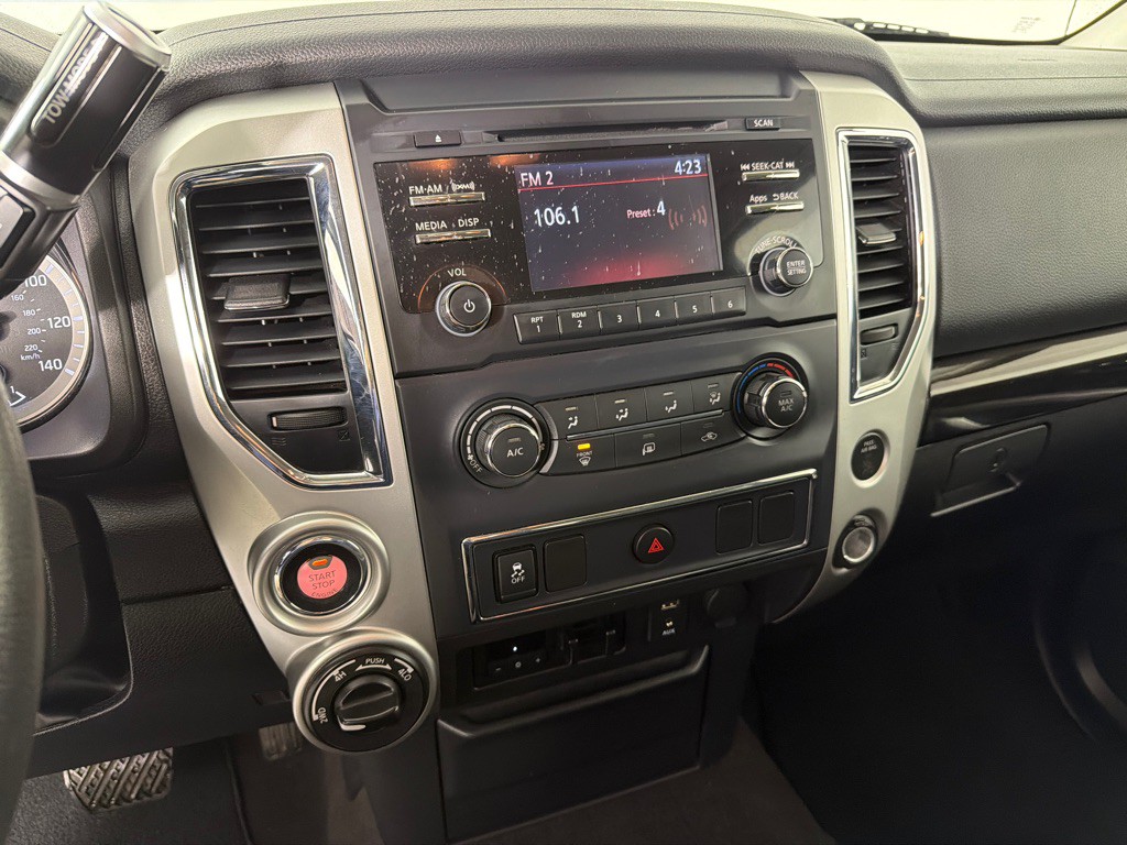 2017 Nissan Titan Image 13