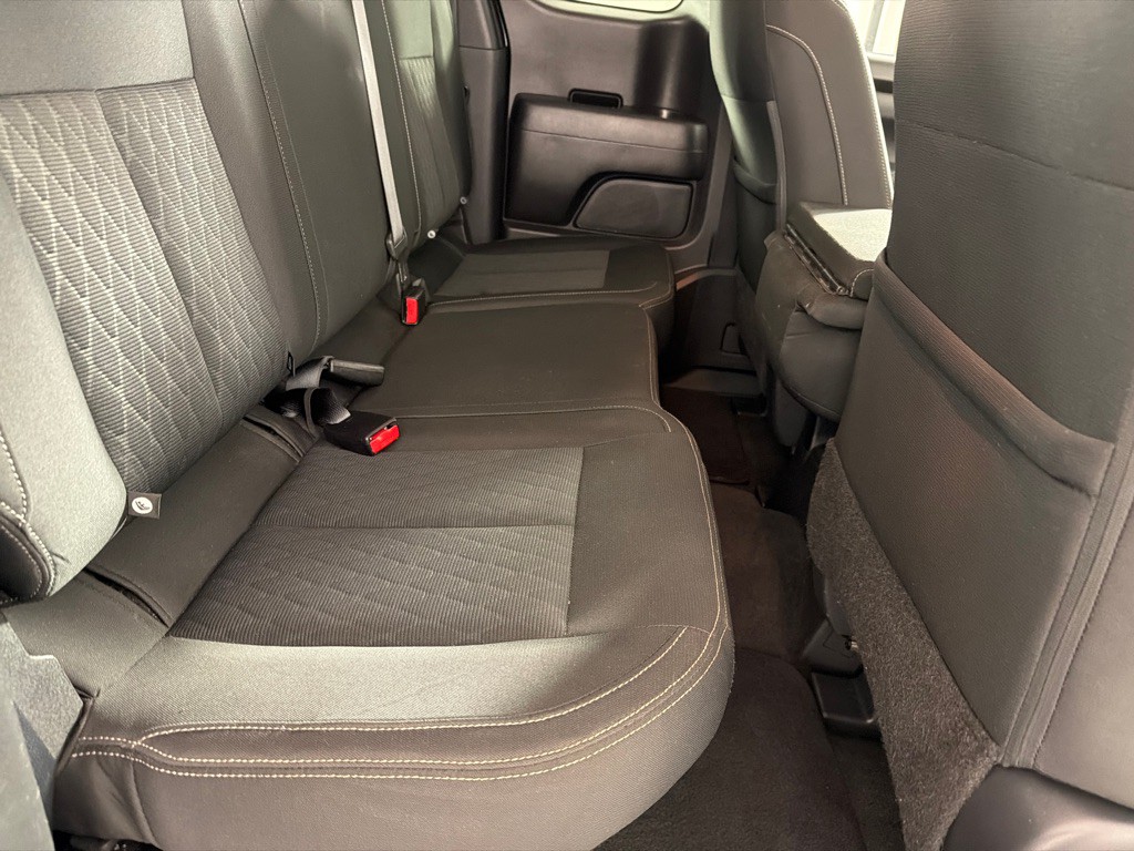 2017 Nissan Titan Image 16