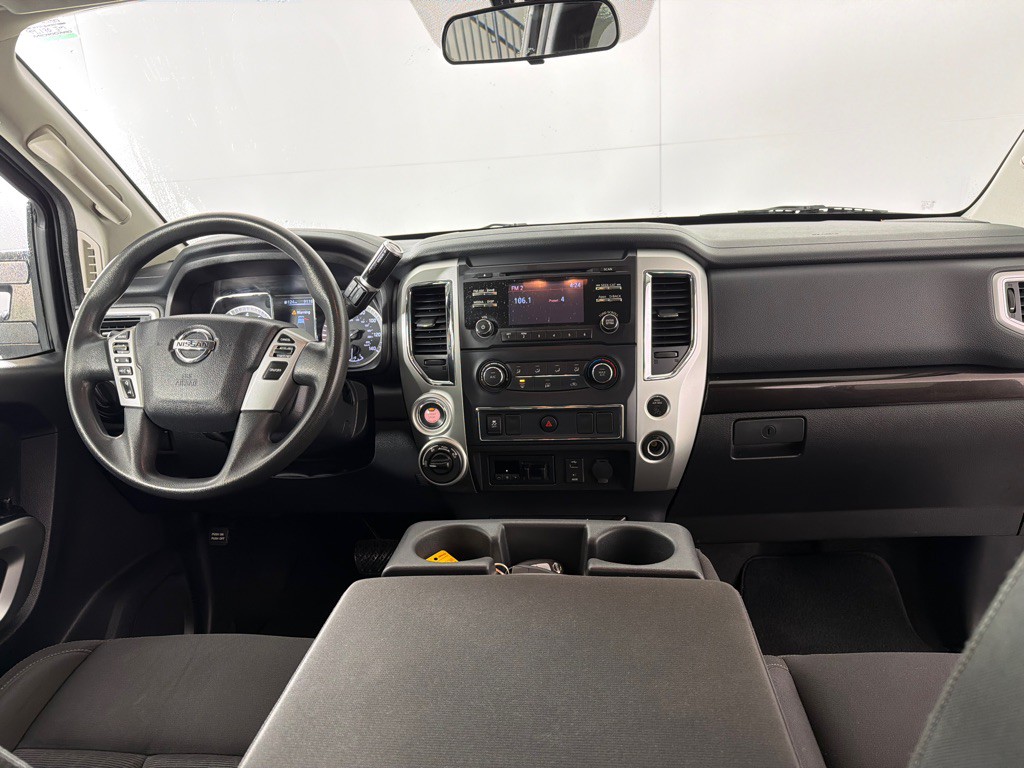 2017 Nissan Titan Image 20