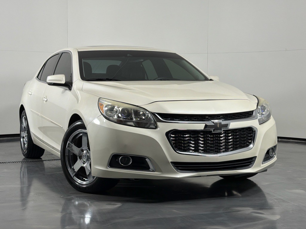 2013 Chevrolet Malibu Image 2