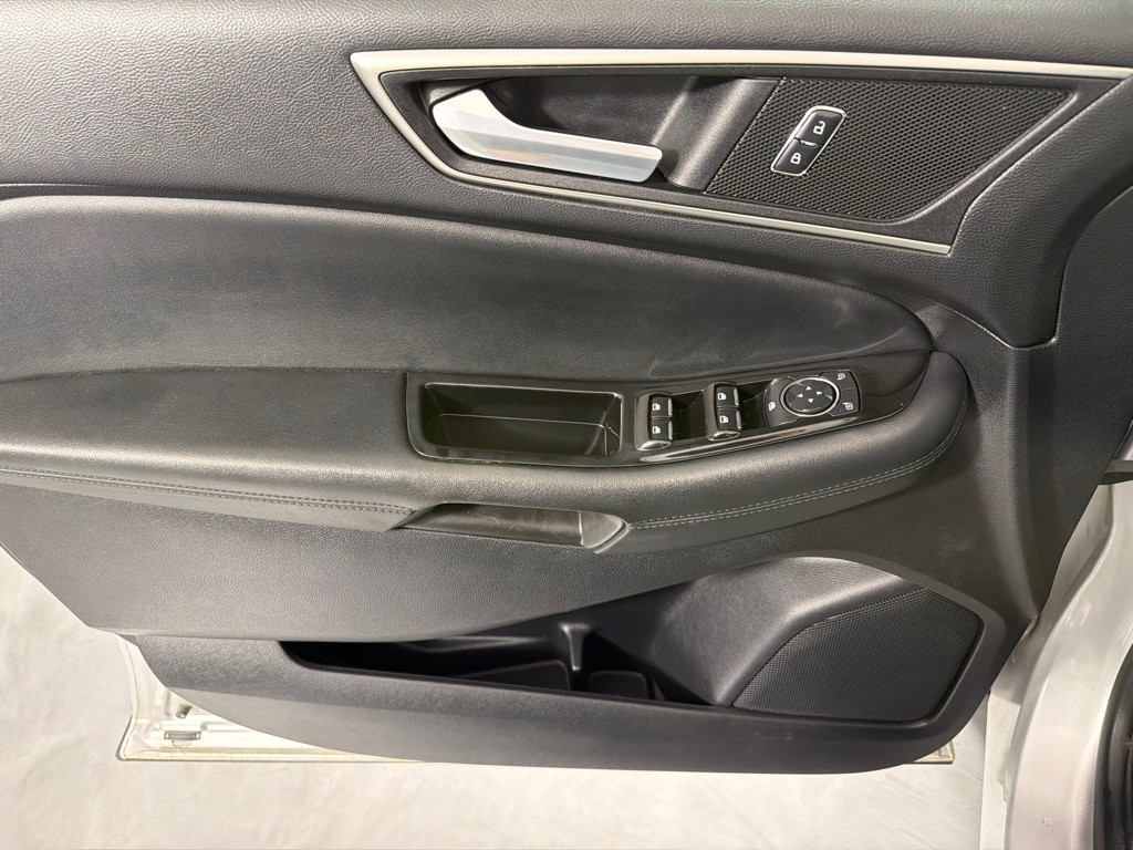 2016 Ford Edge Image 11