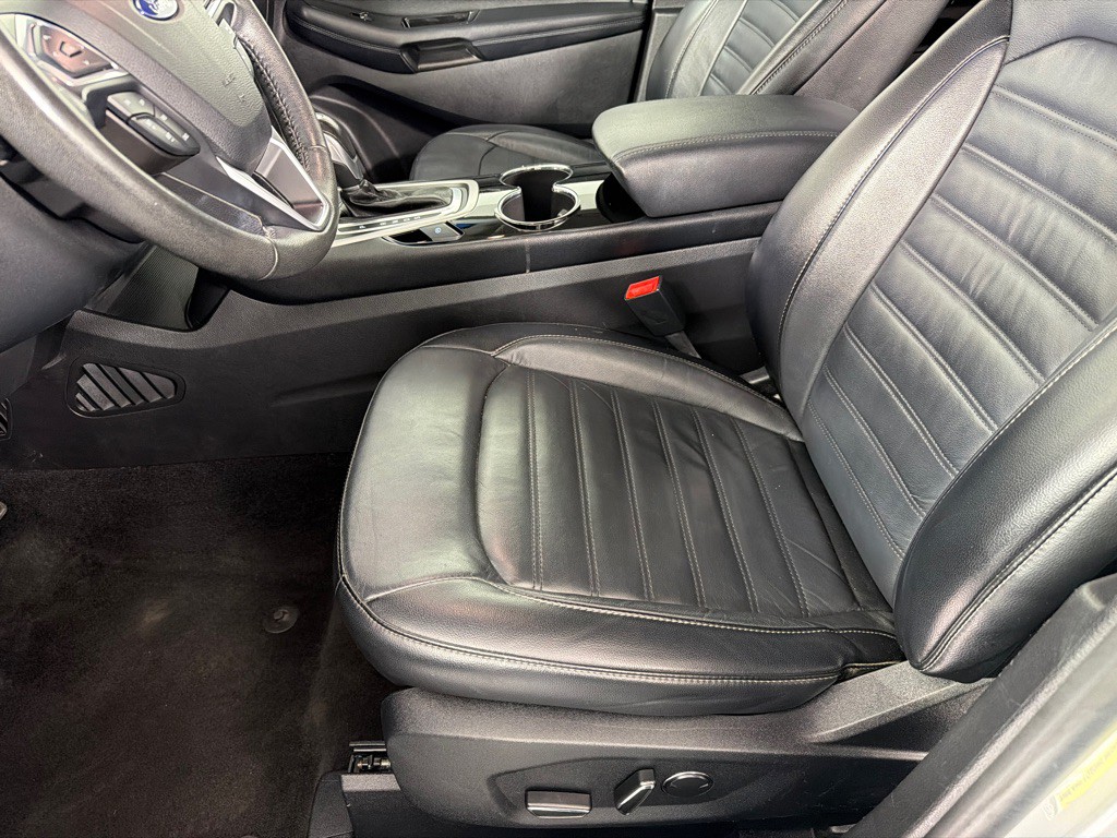 2016 Ford Edge Image 12