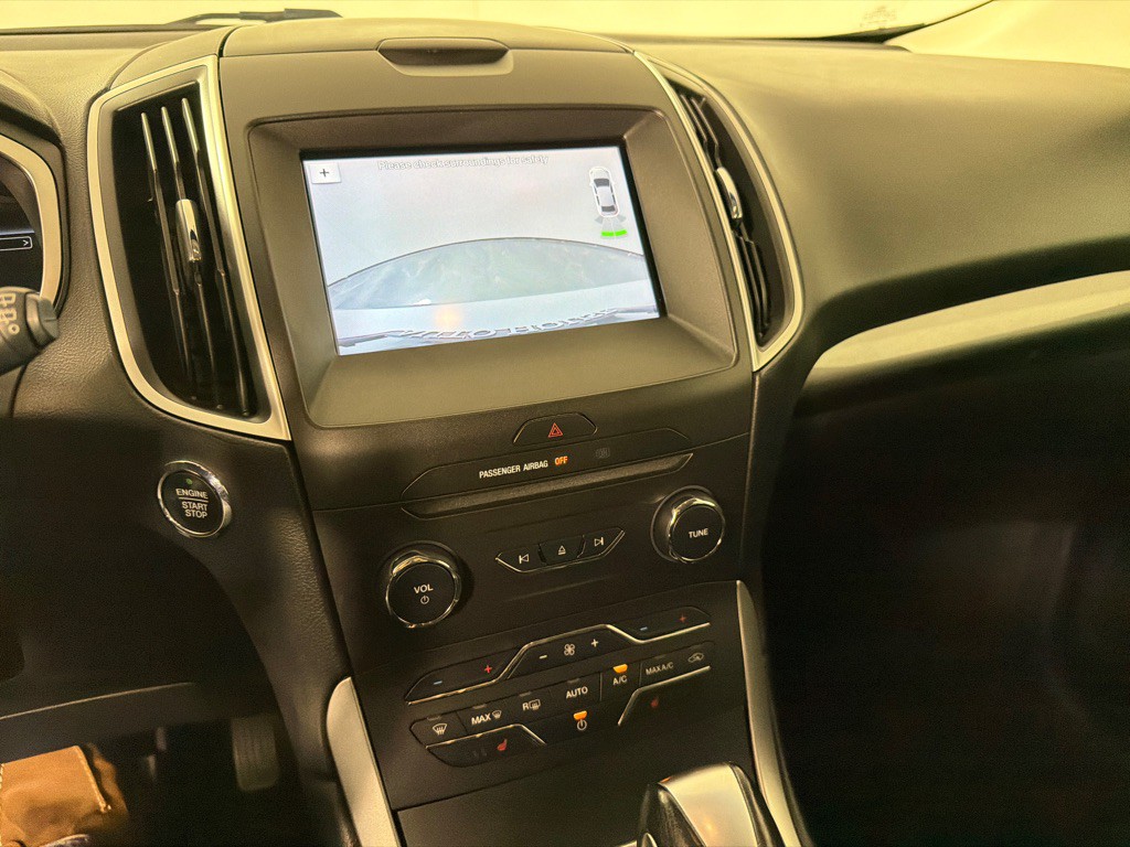 2016 Ford Edge Image 16