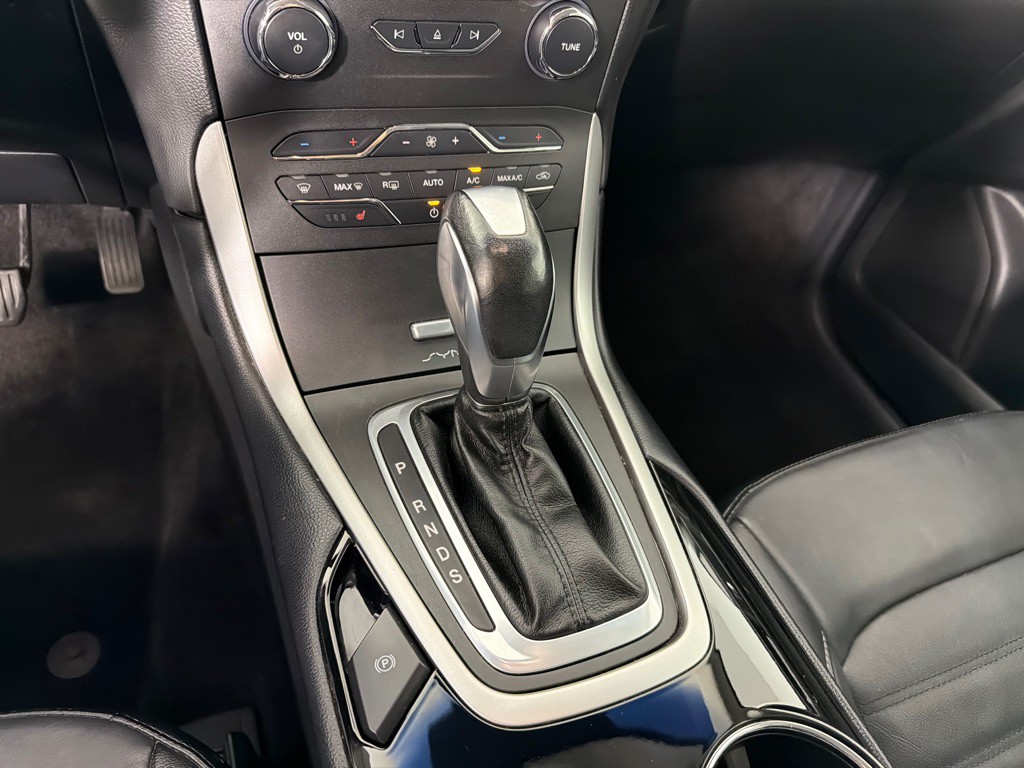 2016 Ford Edge Image 17