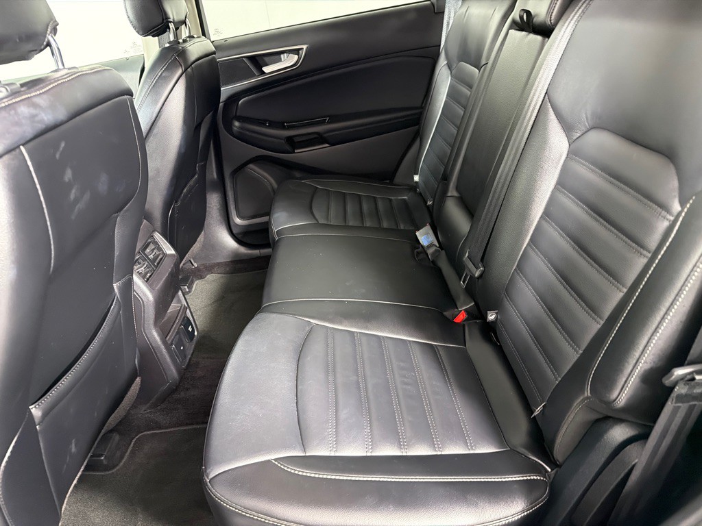 2016 Ford Edge Image 18
