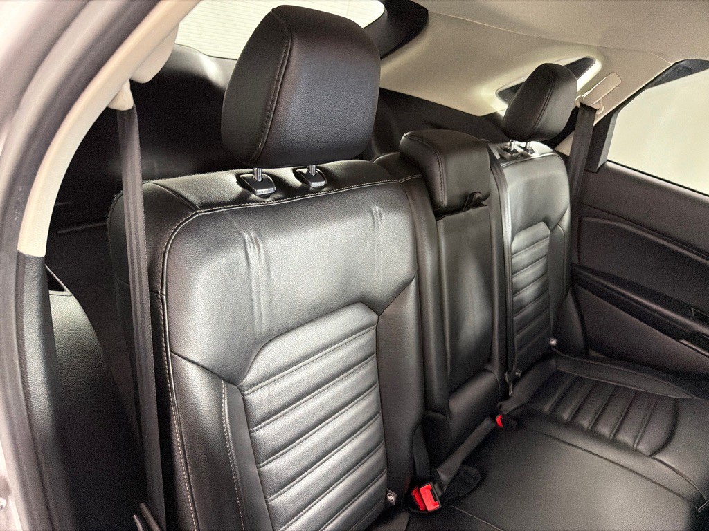 2016 Ford Edge Image 22
