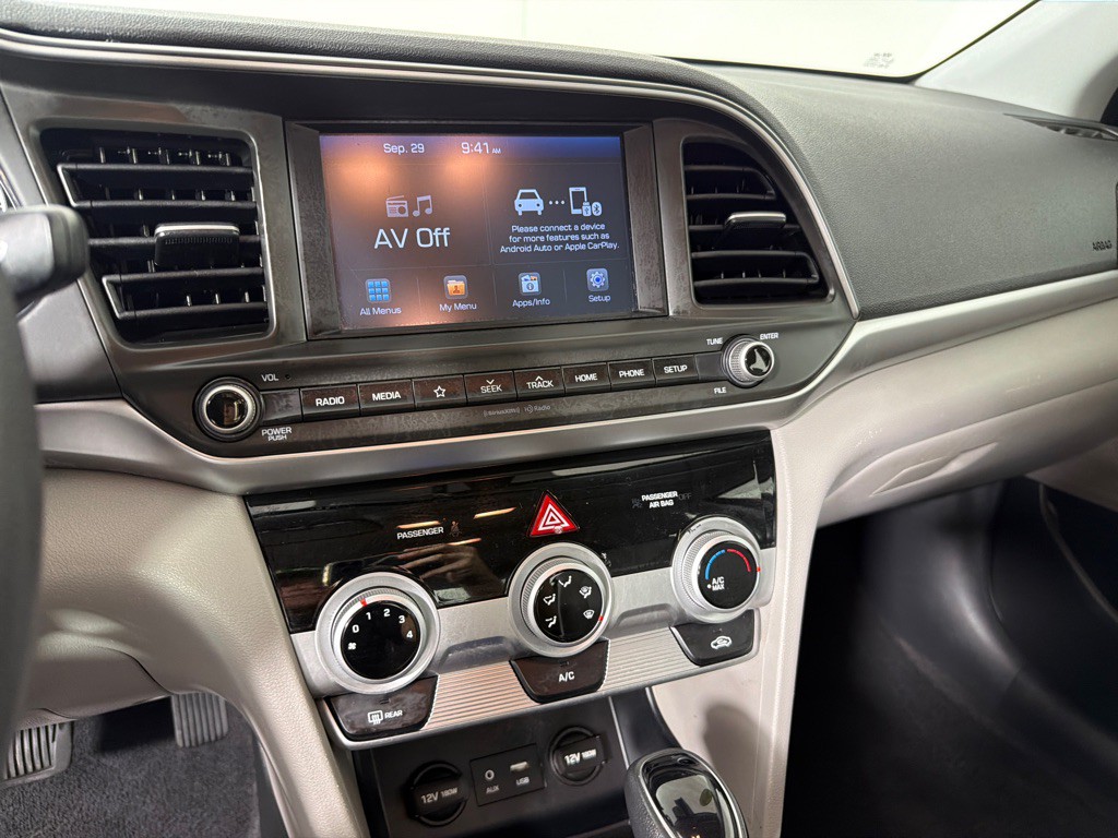 2019 Hyundai Elantra Image 12