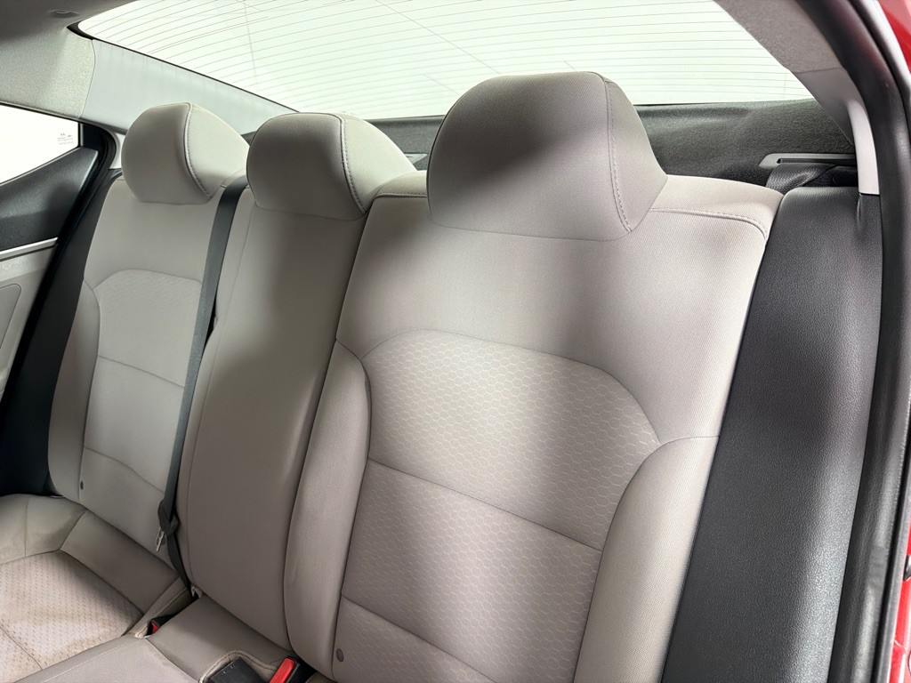 2019 Hyundai Elantra Image 15