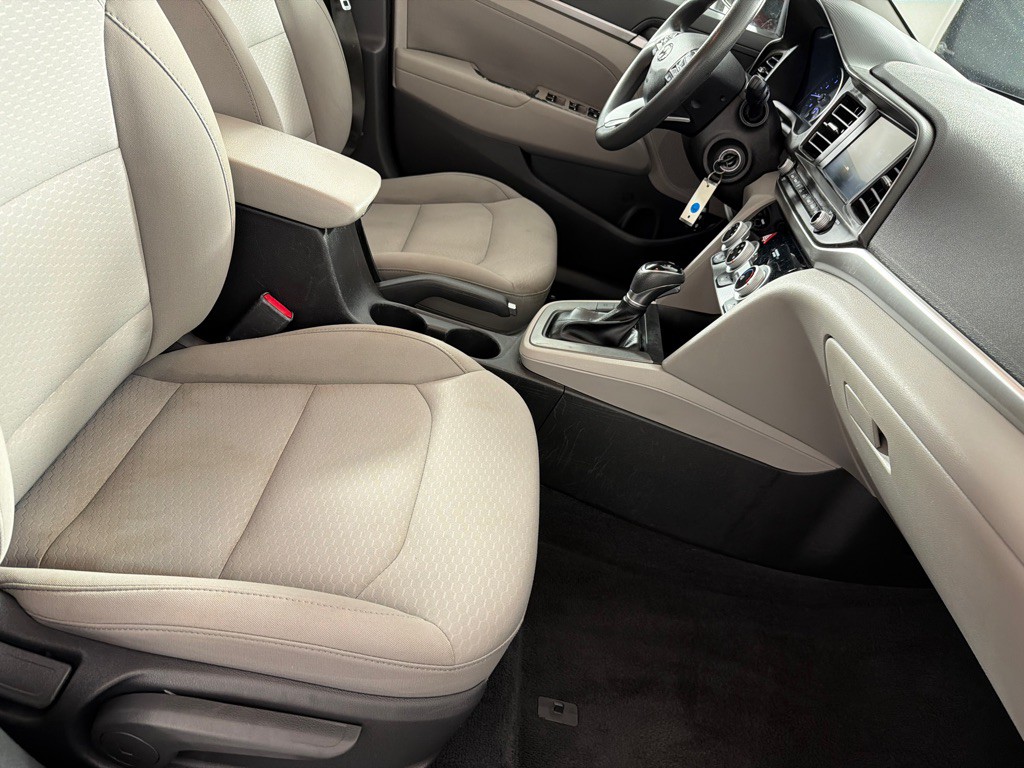 2019 Hyundai Elantra Image 17