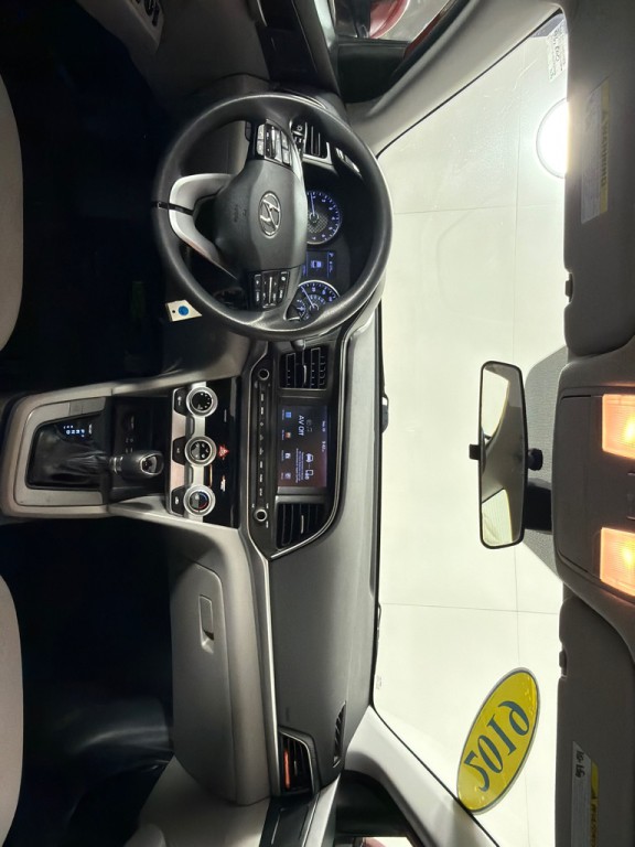 2019 Hyundai Elantra Image 19