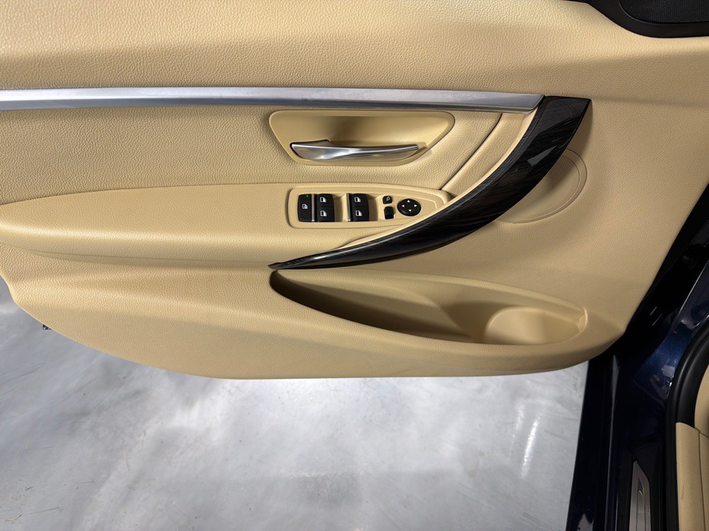 2016 BMW 3 Series Image 11